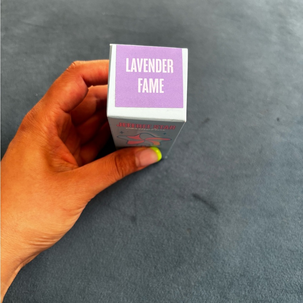 JEFFREE STAR COSMETICS
Magic Candy™ Liquid Blush -lavender fame - Picture 3 of 5